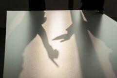 살면서 ‘거들먹 거리는 사람’을 반드시 끊어내야 하는 이유