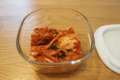 냉장고 김치 위에다 “이 음식” 올려보세요 김치맛이 차원이 달라집니다.