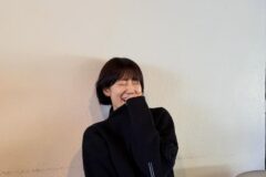 결혼 4개월 만에 아이를 품에 안으며 엄마가 된 여배우의 보브 컷