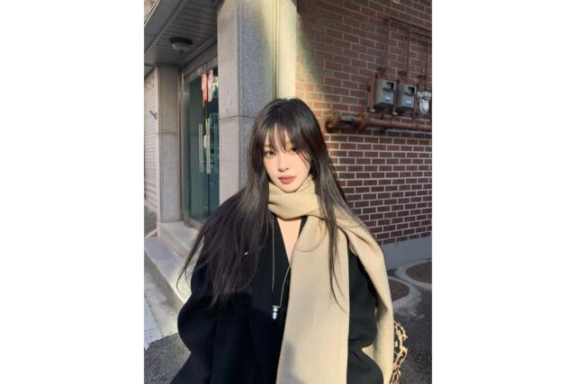 전형적인 고양이상 외모라는 여배우의 내추럴 스트레이트컷