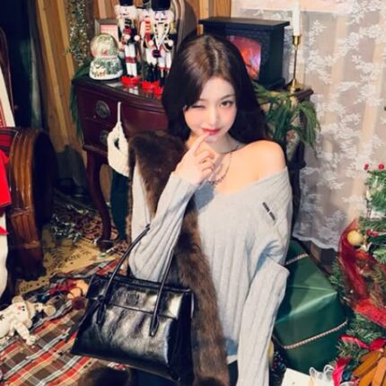 ‘미모가 명품’ 크리스마스 컨셉 미녀 가수