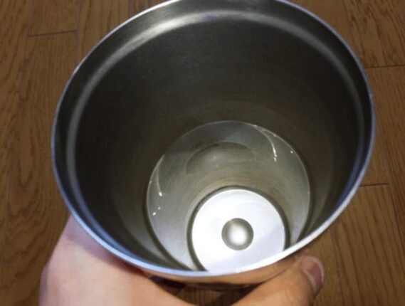 텀블러 내부에 “이것”을 넣어보세요 주부9단이 공개한 꿀팁입니다.