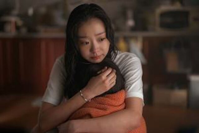 넷플릭스 영화 ‘대홍수’, 캐릭터 스틸 공개…김다미·박해수의 긴박한 사투 예고