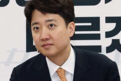 이준석, 다시 尹 손 ‘꼭’ 잡았다…