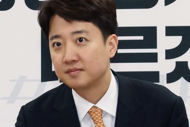 이준석, 다시 尹 손 ‘꼭’ 잡았다…
