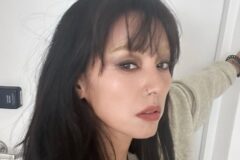 이효리, 男배우와 스킨십…사진 급속 확산