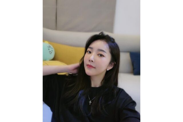비혼주의였지만 유튜버와 연애 3개월만에 결혼해 아이 엄마가 된 여배우의 롱헤어컷