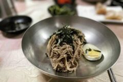 메밀의 담백한 향과 시원한 맛을 즐길 수 있는 막국수 맛집 5곳