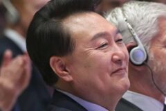 尹, 결국 ‘해방’…지지자들 환호