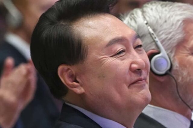 尹, 결국 ‘해방’…지지자들 환호