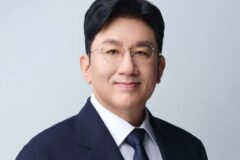 방시혁, ‘뉴진스 학생 팬’에 1억 원 소송…