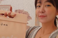 남편의 8시간의 고백 끝에 사랑을 시작한 40대 여배우의 포니테일 헤어스타일