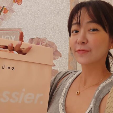 남편의 8시간의 고백 끝에 사랑을 시작한 40대 여배우의 포니테일 헤어스타일