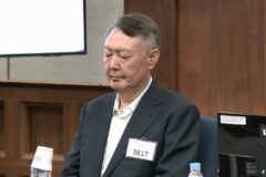 尹, 진짜 ‘사면초가’… 지지층 오열