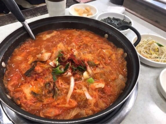 김치찌개 “이렇게” 끓여보세요 식당사장님이 공개한 레시피 입니다.