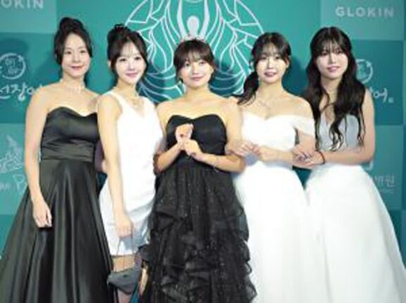 [NF포토] ‘제3회 대한스포츠문화예술대상’ 트윙클 치어리더팀, 우아한 드레스 차림으로 화려한 무대 장식