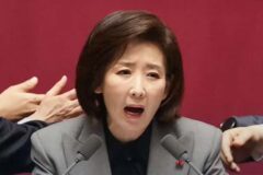 나경원, 각종 의혹에 ‘적반하장’…