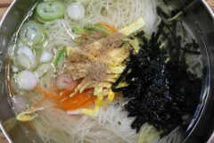 담백한 국물과 면의 매력을 제대로 즐길 수 있는 국수 맛집 4곳