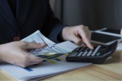 유독 돈이 붙어다니는 팔자인 사람들의 공통적인 특징 4가지