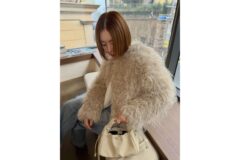 이혼후 10년째 싱글라이프를 즐기고 있는 여가수의 단발머리