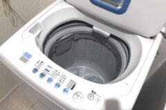 세탁기 안에다 “이것” 하나 부으면 냄새와 세균이 동시에 사라집니다.