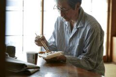 주변에 사람 없어도 “혼자서도 행복한 사람 특징 4가지” 1위는 바로 이것
