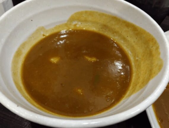 카레에다 “이 음식” 넣으면, 100시간 끓인것 처럼 깊은맛이 나옵니다.