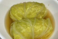 쪄낸 양배추에 “이 재료들” 넣어 말아보세요, 젓가락이 멈추질 않습니다.