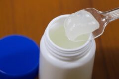 바세린 바를 때 “이곳”에 바르면 피부 보호는커녕 문제 더 커집니다.