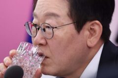 李, 결국 ‘마지막’… 지지자들 오열