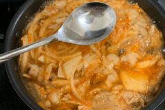 김치찌개에 “이 음식” 넣어보세요, 의외의 맛에 깜짝 놀랄겁니다.