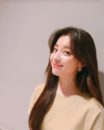 얼마나 예쁘길래? 조인성이 ‘너무 예쁘다’며 극찬한 여배우의 청순 롱헤어