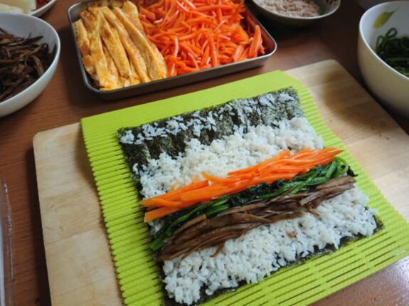 김밥 만들 때 “제발 이렇게” 만드세요, 김밥집 사장님도 놀란 맛입니다.