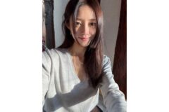 26살에 톱가수와 결혼해 다섯 아이를 키우는 승무원 출신 인플루언서의 내추럴 롱헤어