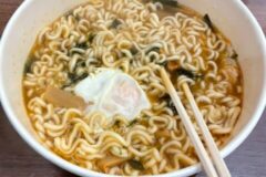 맛있다고 라면에다 “이 음식” 넣으면 암 걸리는 급행열차 타게 됩니다.
