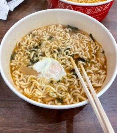 맛있다고 라면에다 “이 음식” 넣으면 암 걸리는 급행열차 타게 됩니다.