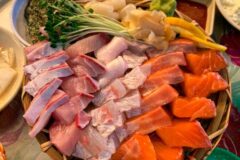 신선한 바다의 맛을 한 상에 담아 즐길 수 있는 모듬회 맛집 5곳