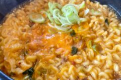 라면 끓일 때 “이것” 한컵 넣으세요, 보약처럼 건강한 라면이 됩니다.