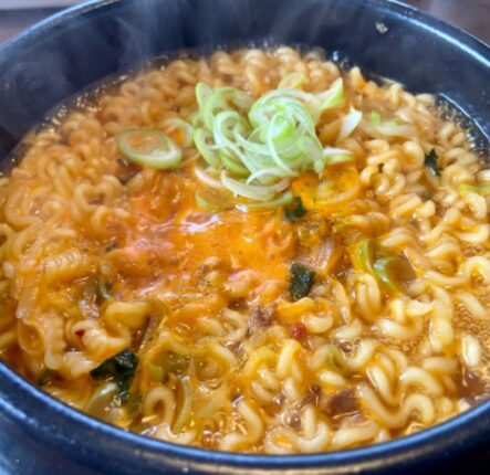 라면 끓일 때 “이것” 한컵 넣으세요, 보약처럼 건강한 라면이 됩니다.