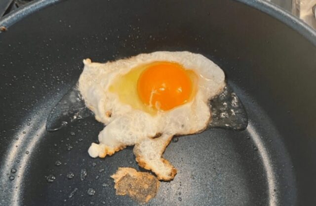계란 뒤집지 마세요 “이렇게”하면 차원이 다른 계란후라이가 됩니다.