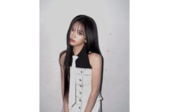 안유진, 넥타이 매고 힙한 매력 발산! 여고생인 줄 알았더니 완전 성숙미 뿜뿜