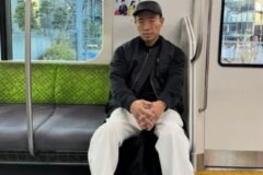 너무 야윈 모습에 팬들 술렁…일본 여행 근황에 ‘건강 이상설’