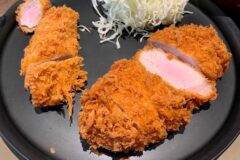 바삭한 튀김과 촉촉한 고기의 균형이 살아 있는 돈까스 맛집 5곳