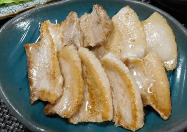 삼겹살에다 “분무기를 쏴보세요” 고깃집 사장님도 몰랐던 방법입니다.