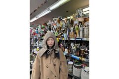 정채연, 소품샵 뒤흔든 깜찍 미모. 바라클라바 쓰고 뽐낸 인형 비주얼 데일리