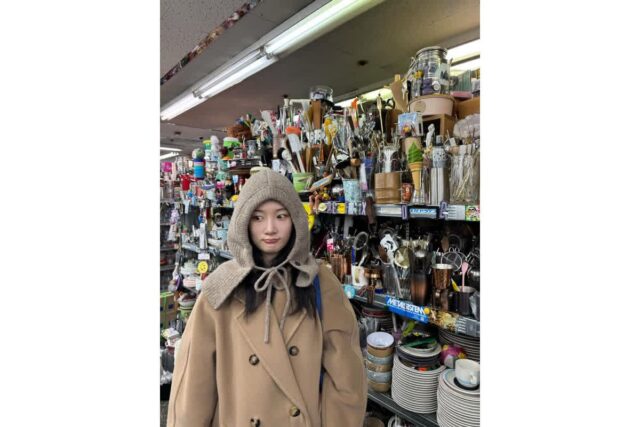 정채연, 소품샵 뒤흔든 깜찍 미모. 바라클라바 쓰고 뽐낸 인형 비주얼 데일리