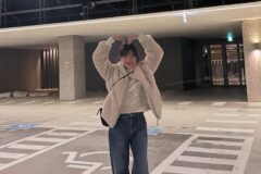이게 바로 현실판 첫사랑? 조우리, 청바지에 뽀글이 자켓 하나로 남심 저격한 데이트룩