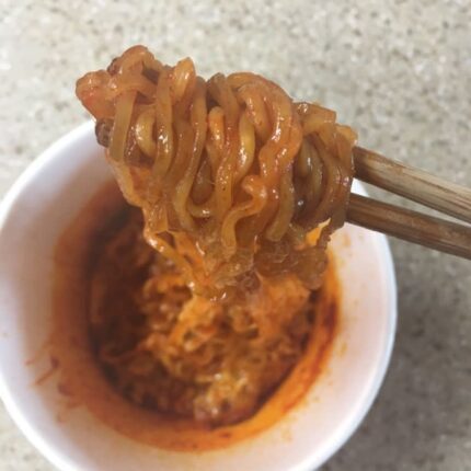 불볶면 물을 따라 버리는 자는 하수다
