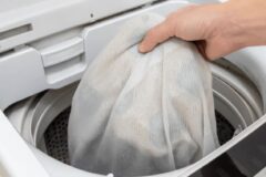 세탁할 때 “비닐봉지”를 넣어보세요, 주부9단 30년 노하우 공개합니다.
