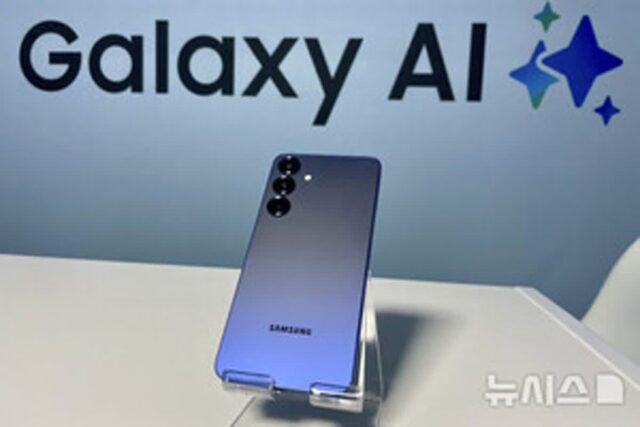 AI 손잡은 구글·애플…속타는 삼성 갤럭시